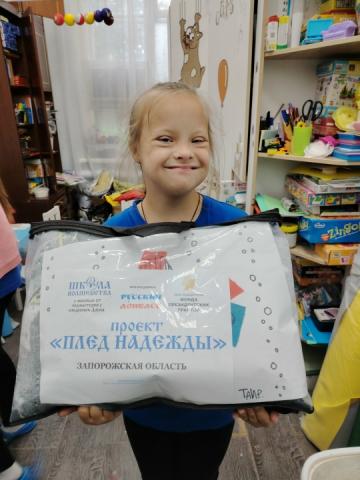 Фото к новости: 100 рисунков, 100 писем, 90 пледов и 10 комплектов пелёнок
